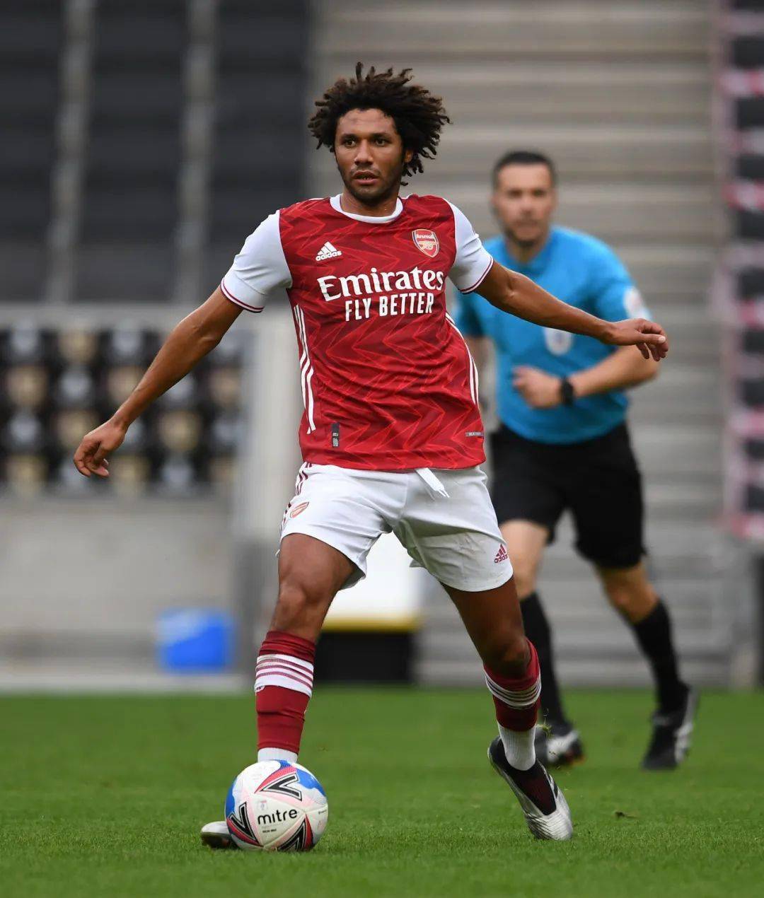 包含清晨休斯敦火箭调整名单以备社区盾，防线松动环节打磨，更衣室稳定，轮换策略成焦点的词条